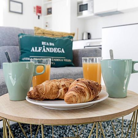 Stylish Flat W/ Gym & Parking By Lovelystay Porto Bagian luar foto
