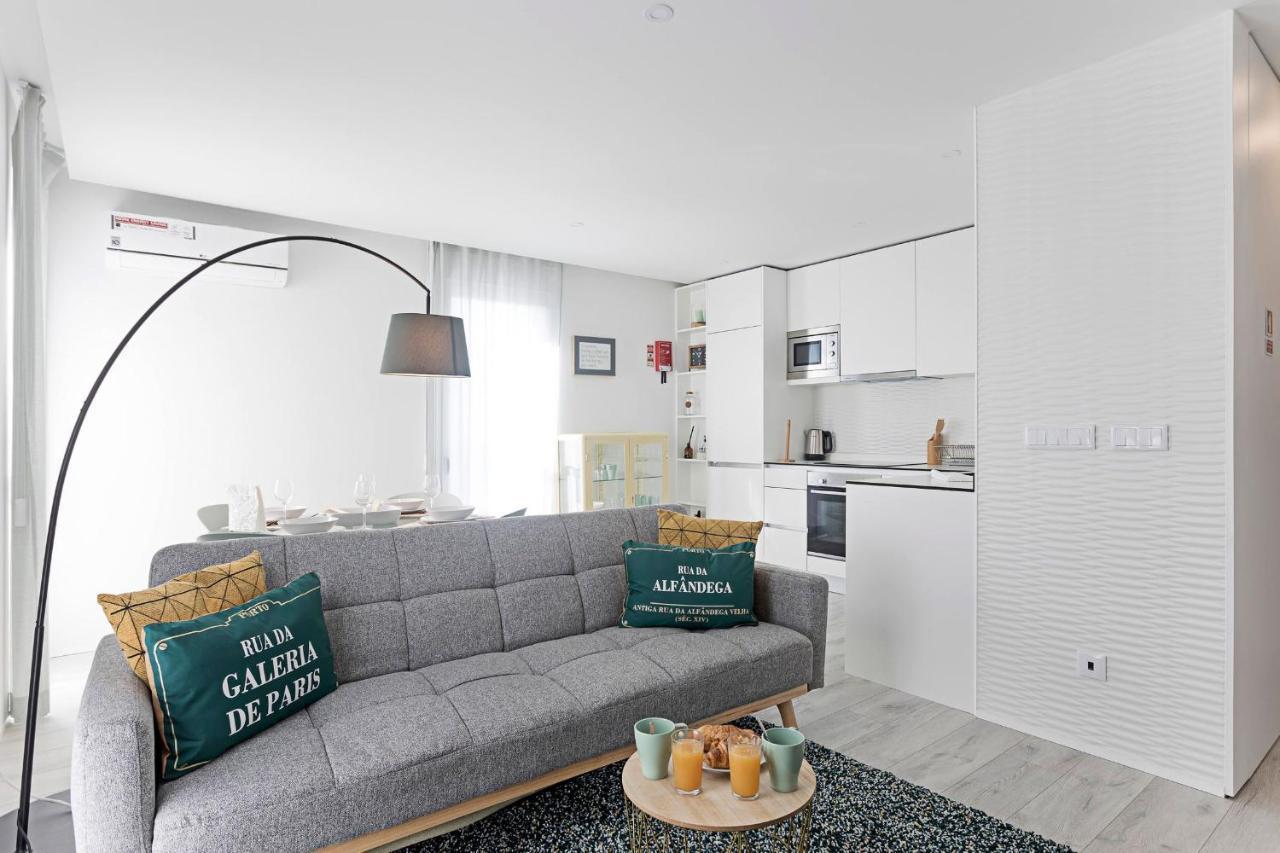 Stylish Flat W/ Gym & Parking By Lovelystay Porto Bagian luar foto