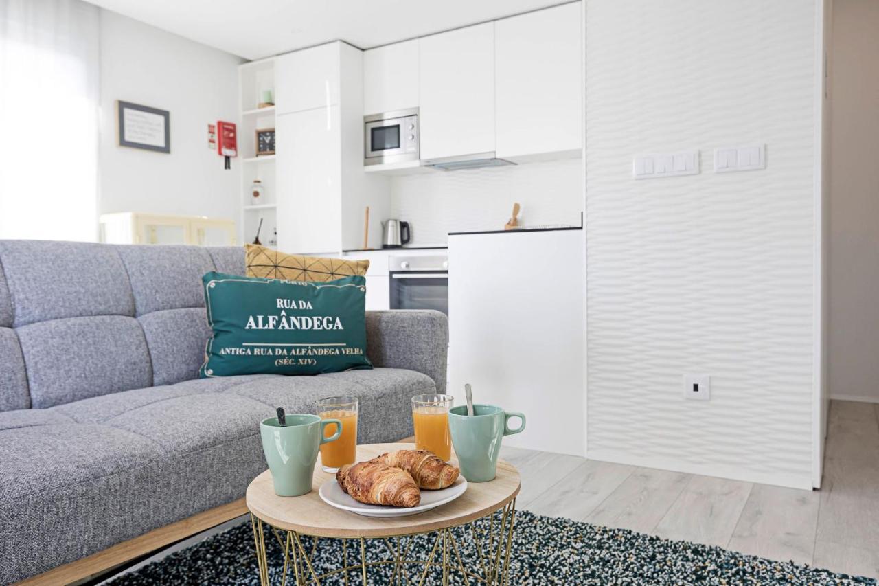 Stylish Flat W/ Gym & Parking By Lovelystay Porto Bagian luar foto