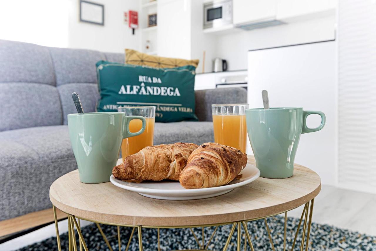 Stylish Flat W/ Gym & Parking By Lovelystay Porto Bagian luar foto