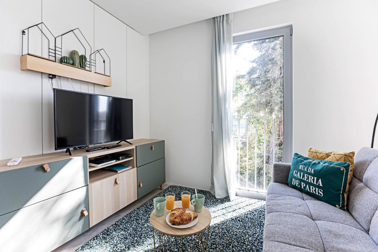 Stylish Flat W/ Gym & Parking By Lovelystay Porto Bagian luar foto