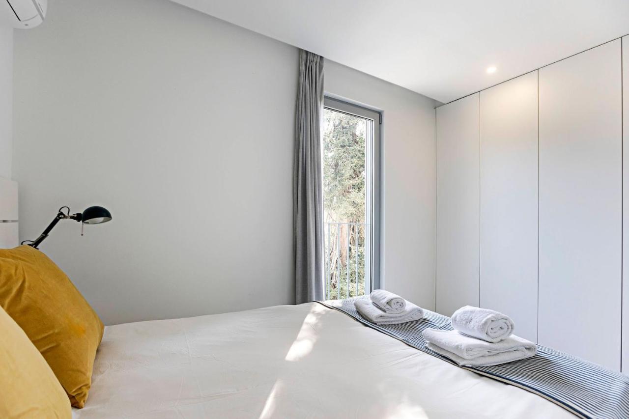 Stylish Flat W/ Gym & Parking By Lovelystay Porto Bagian luar foto