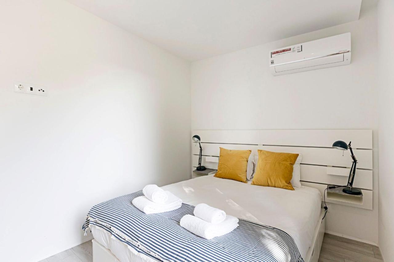 Stylish Flat W/ Gym & Parking By Lovelystay Porto Bagian luar foto