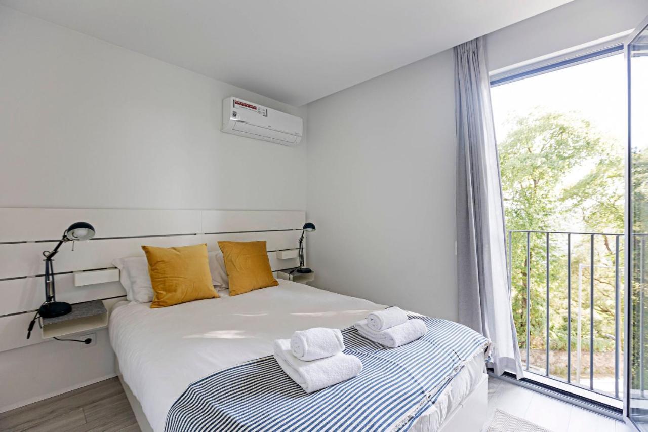 Stylish Flat W/ Gym & Parking By Lovelystay Porto Bagian luar foto